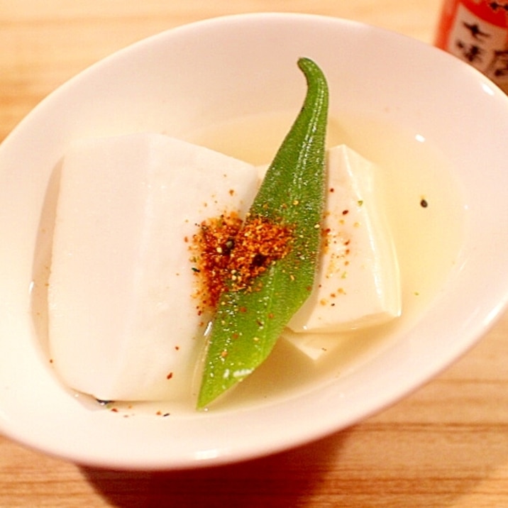 冷たい湯豆腐…冷やし湯豆腐?冷やしおでん的なお豆腐